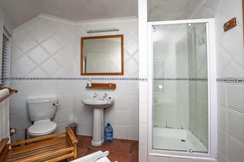 6 Bedroom Property for Sale in Fish Hoek Western Cape